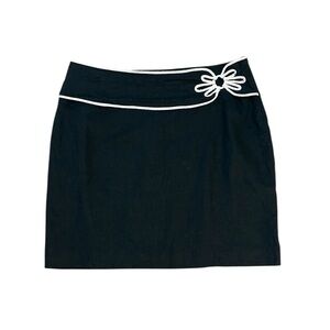 Black Mini Skirt With White Flower Belt 🤍
